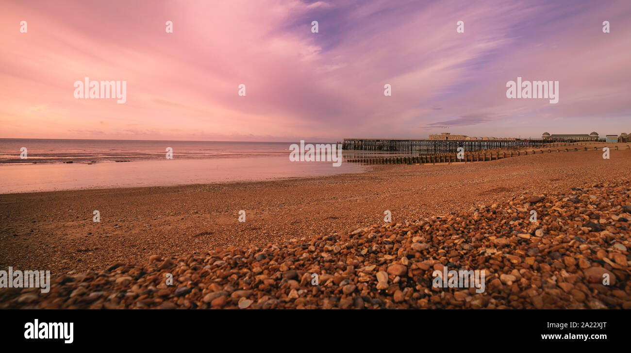 La jetée de Hastings, soir, 2019, East Sussex, UK. Banque D'Images