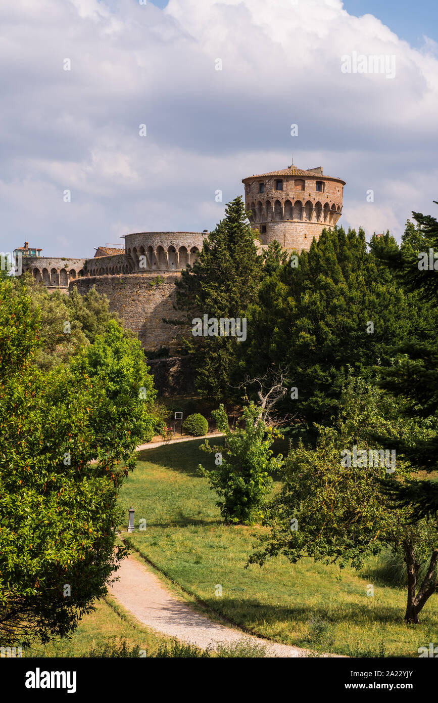Volterra, parc de la ville avec Fortezza, Italie Banque D'Images