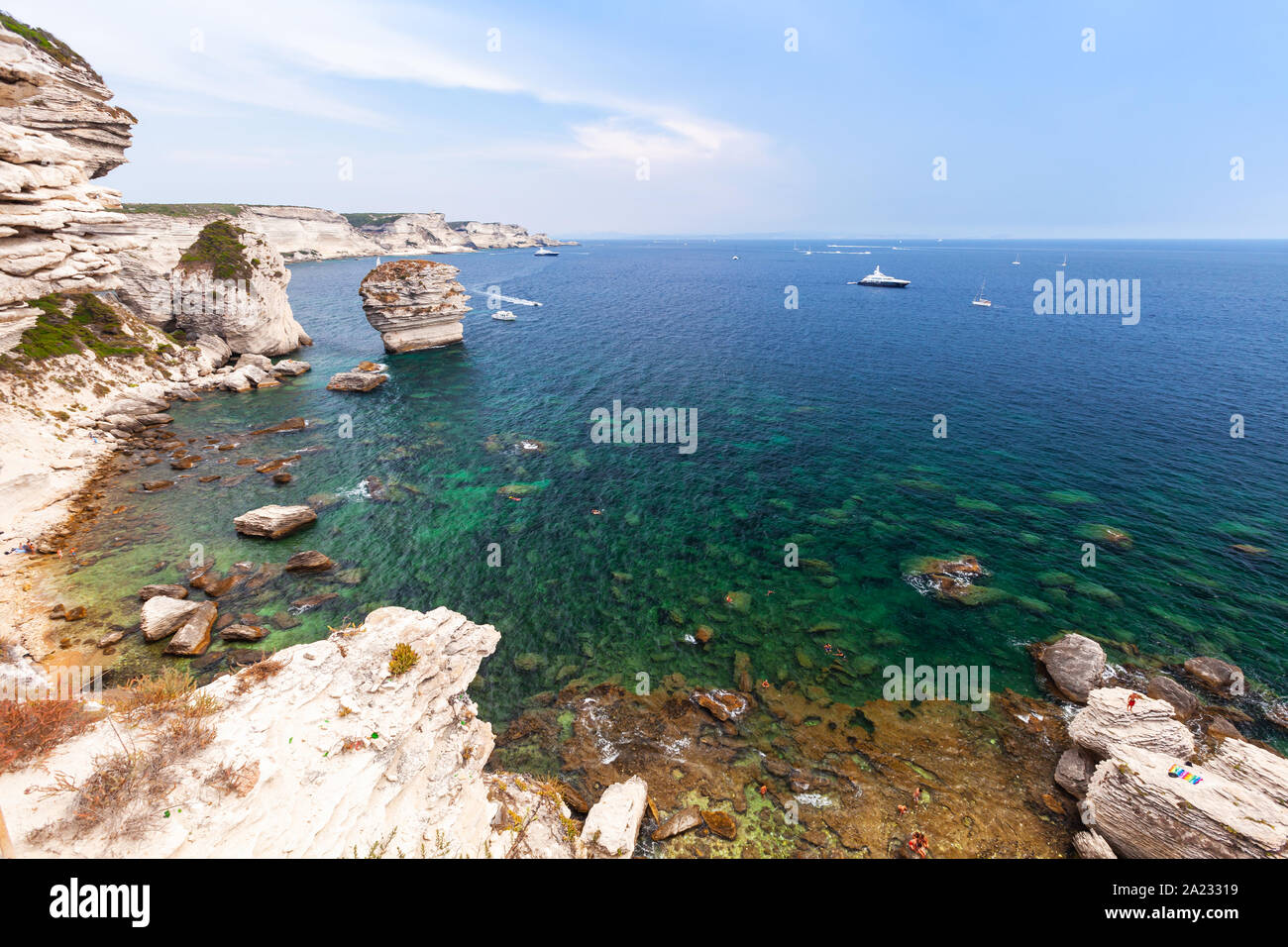 Rochers de Bonifacio. Paysage côtier de l'île de Corse à jour d'été, France Banque D'Images