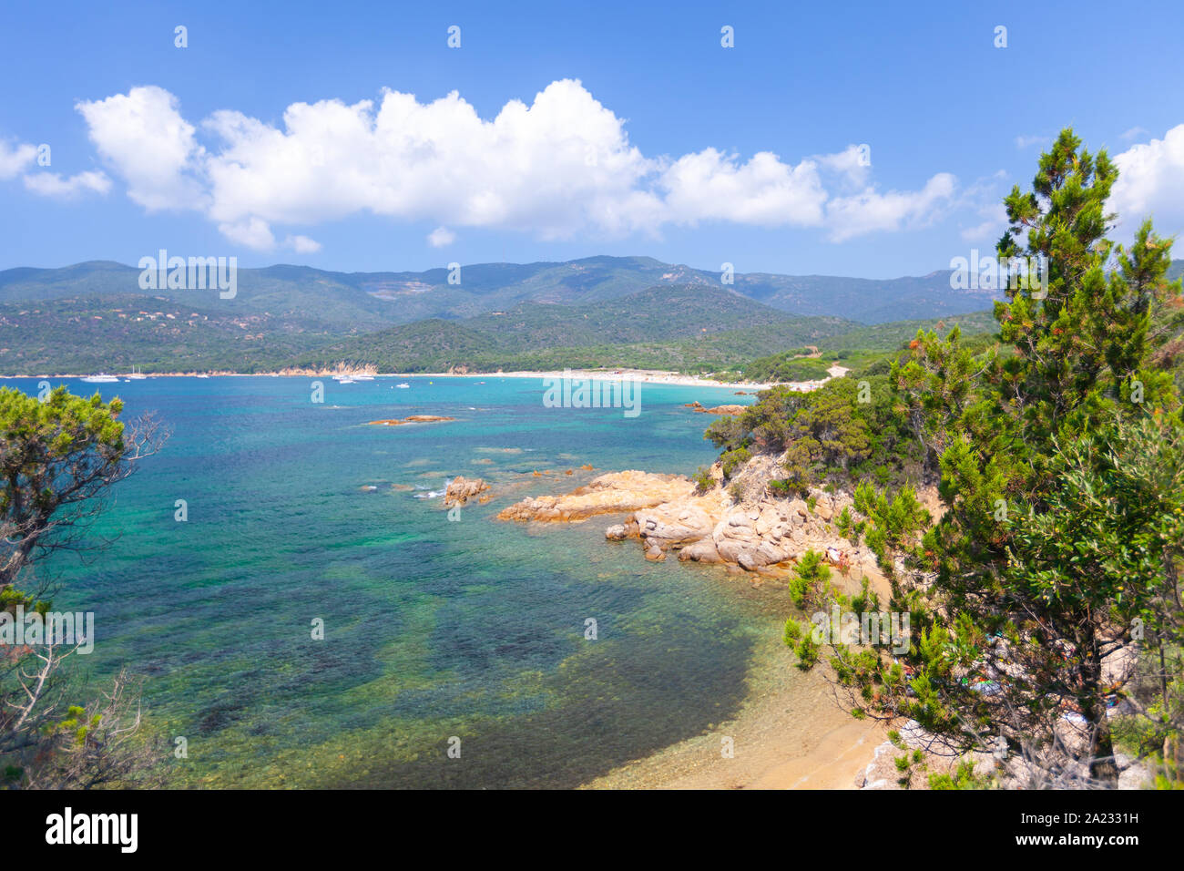 La plage de Cupabia. Paysage côtier de l'île de Corse à la journée ensoleillée, France Banque D'Images