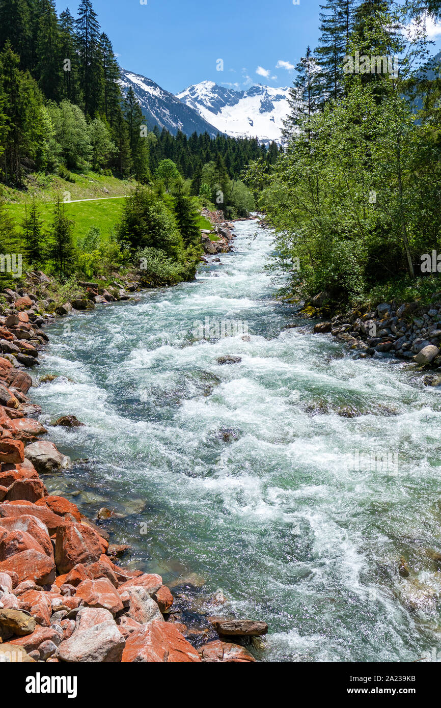 Ruisseau de montagne - Alpes autrichiennes Banque D'Images