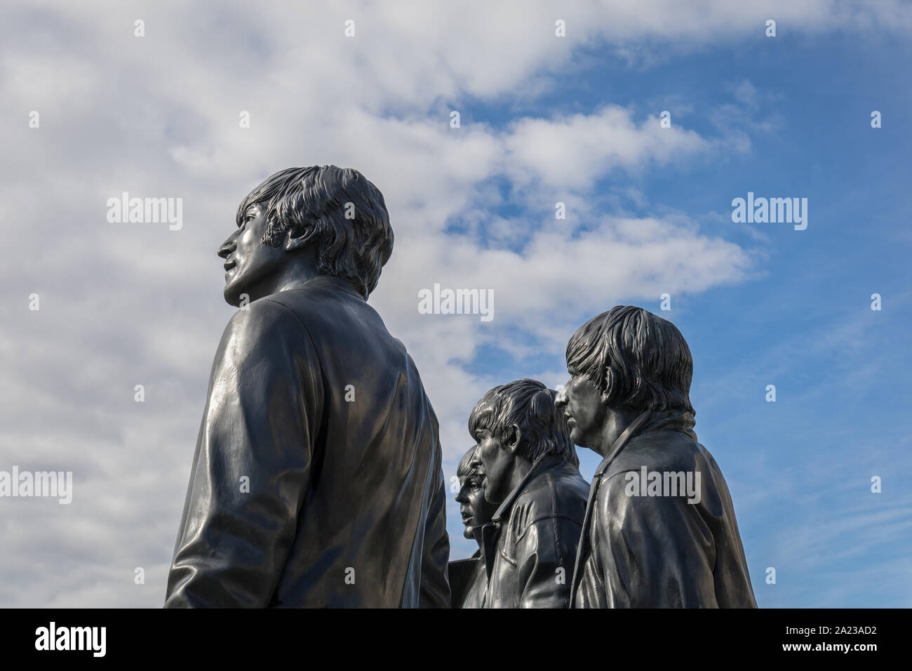 Les Beatles détail statue, Pier Head, Liverpool, Royaume-Uni Banque D'Images