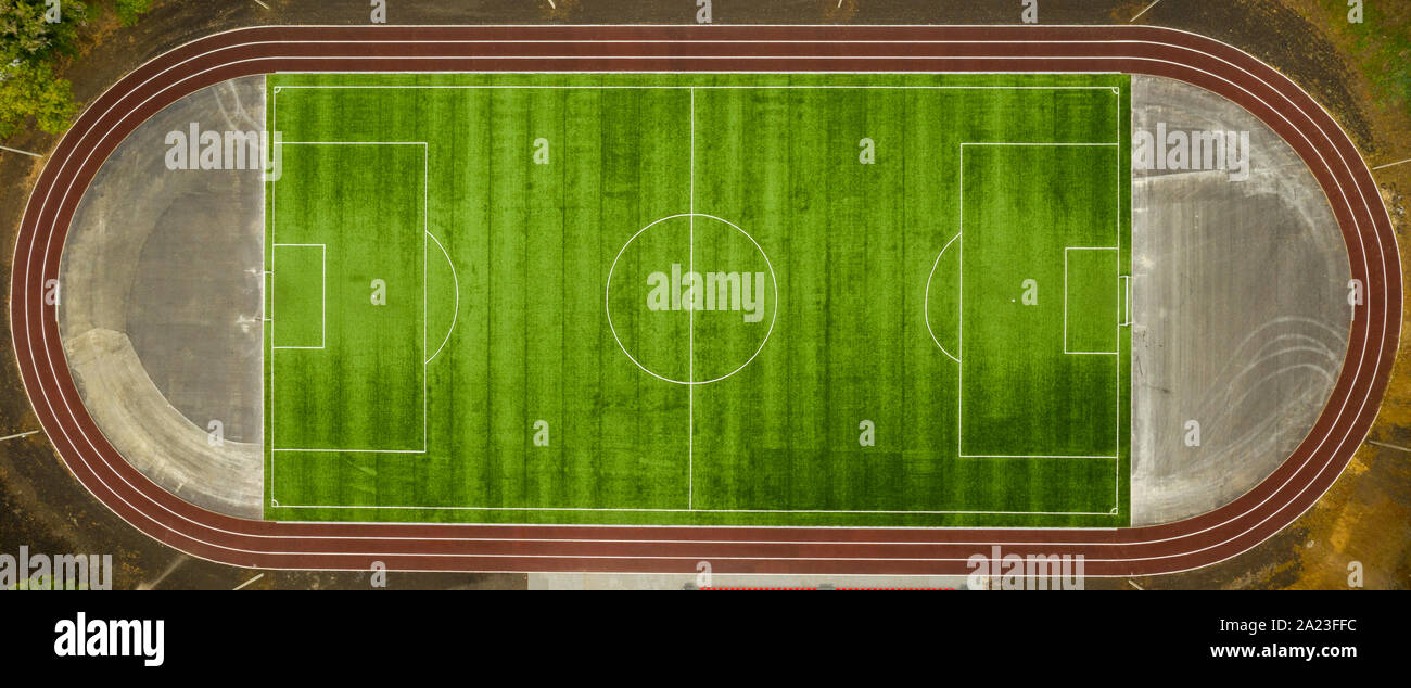 Photographie aérienne d'un terrain de football sans personnes à l'aide d'un quadcopter Banque D'Images