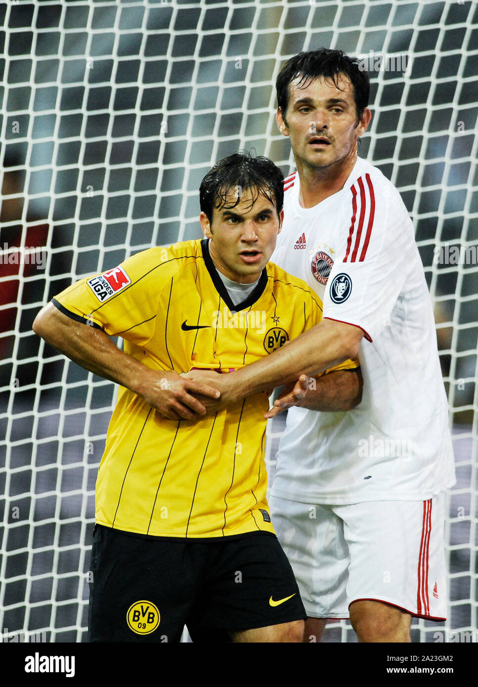 Parc Signal Iduna Dortmund Allemagne , 23.7.2008, Football : T-Home Supercup, Borussia Dortmund (BVB, jaune) vs FC Bayern Munich (FCB,blanc) 2:1, HAJNAL et SAGNOL Banque D'Images