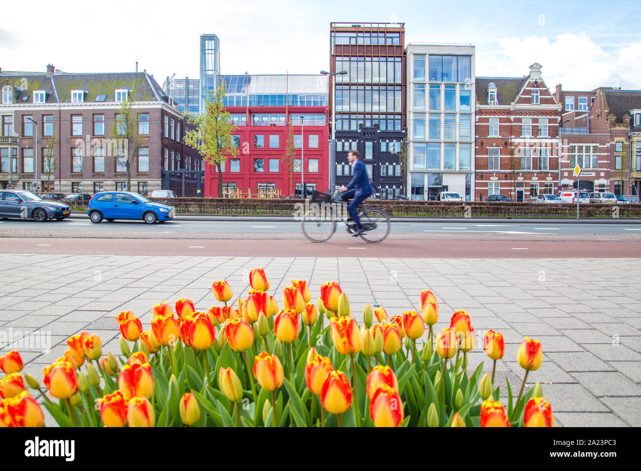 En location dans la ville pittoresque de homme d'Amsterdam, Pays-Bas Banque D'Images