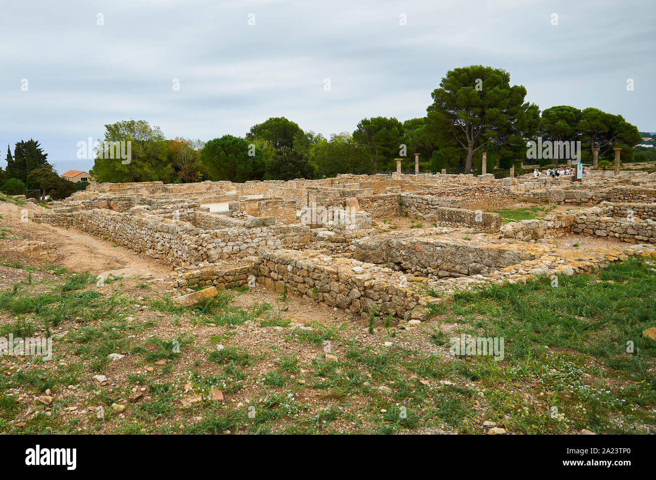Les visiteurs dans les ruines de l'ancienne ville romaine à Empúries Site Archéologique (Ampurias, La Escala, Alt Empordà, Gérone, Espagne) Banque D'Images