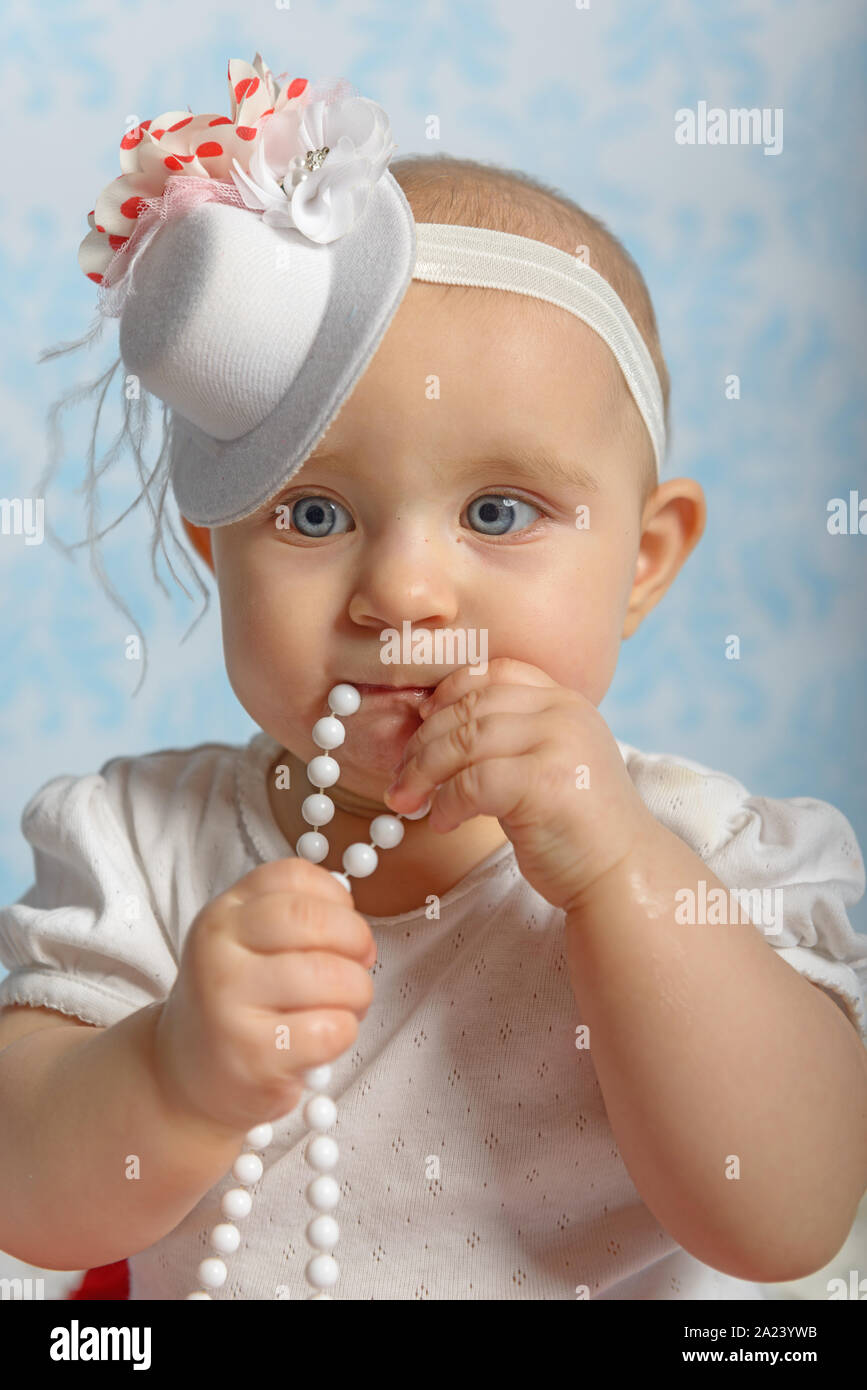 Garçon enfant bébé fille yeux brillants Banque de photographies et d'images  à haute résolution - Alamy