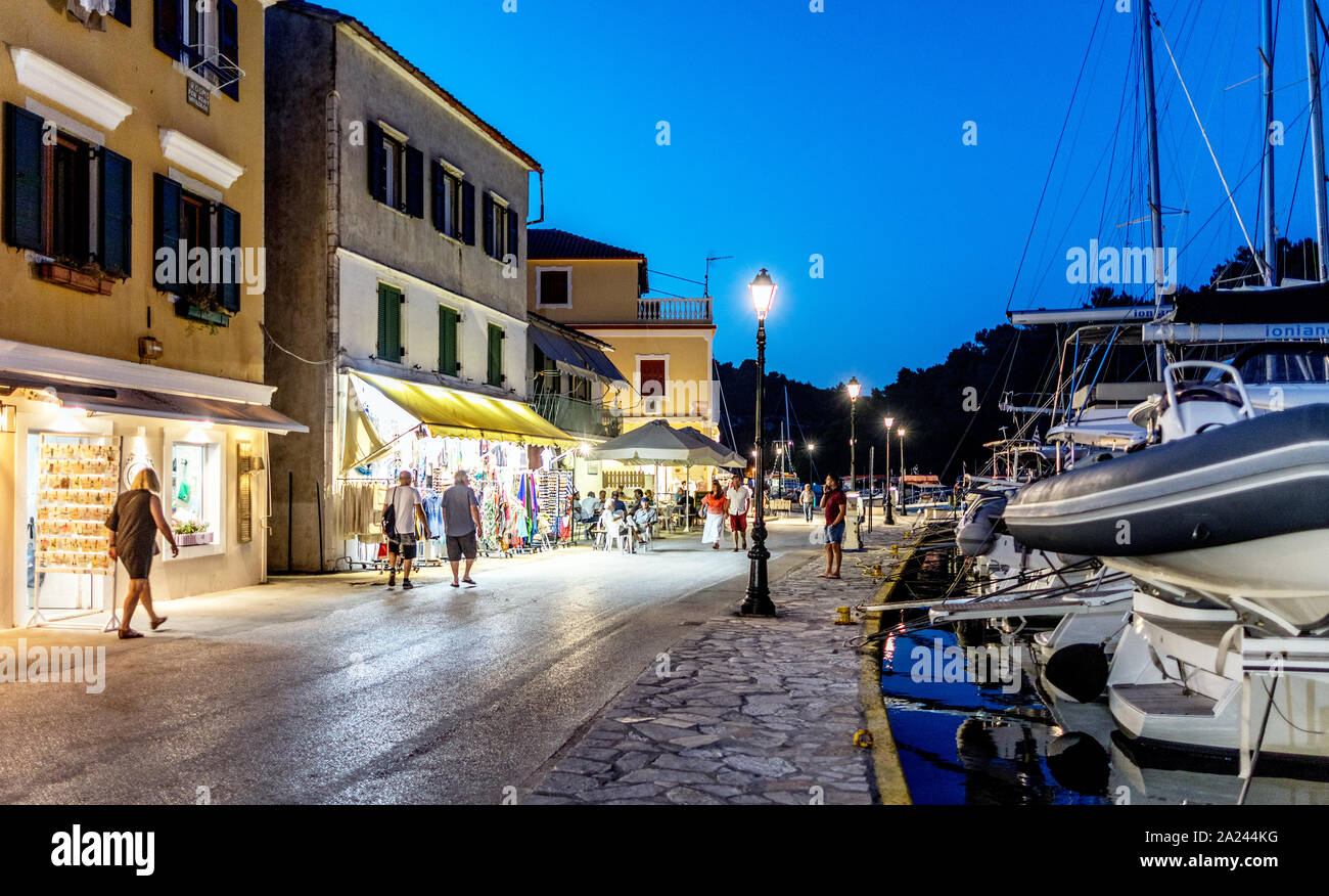 Bancasan ville et port de nuit Paxos Grèce Banque D'Images