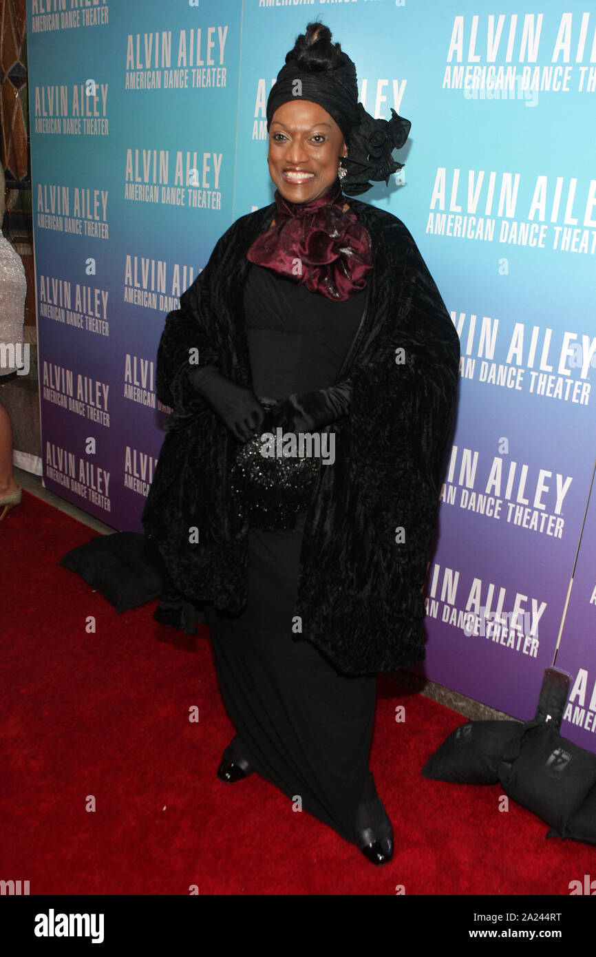 ***PHOTO*** Grammy award-winning cantatrice Jessye Norman est décédé. New York, NY - 30 novembre- la cantatrice Jessye Norman à l'Alvin Ailey American Dance Theater Gala Soirée d'ouverture bénéfice tenu au centre-ville de New York le 30 novembre 2011 à New York. © mpi43/MediaPunch Inc. Banque D'Images