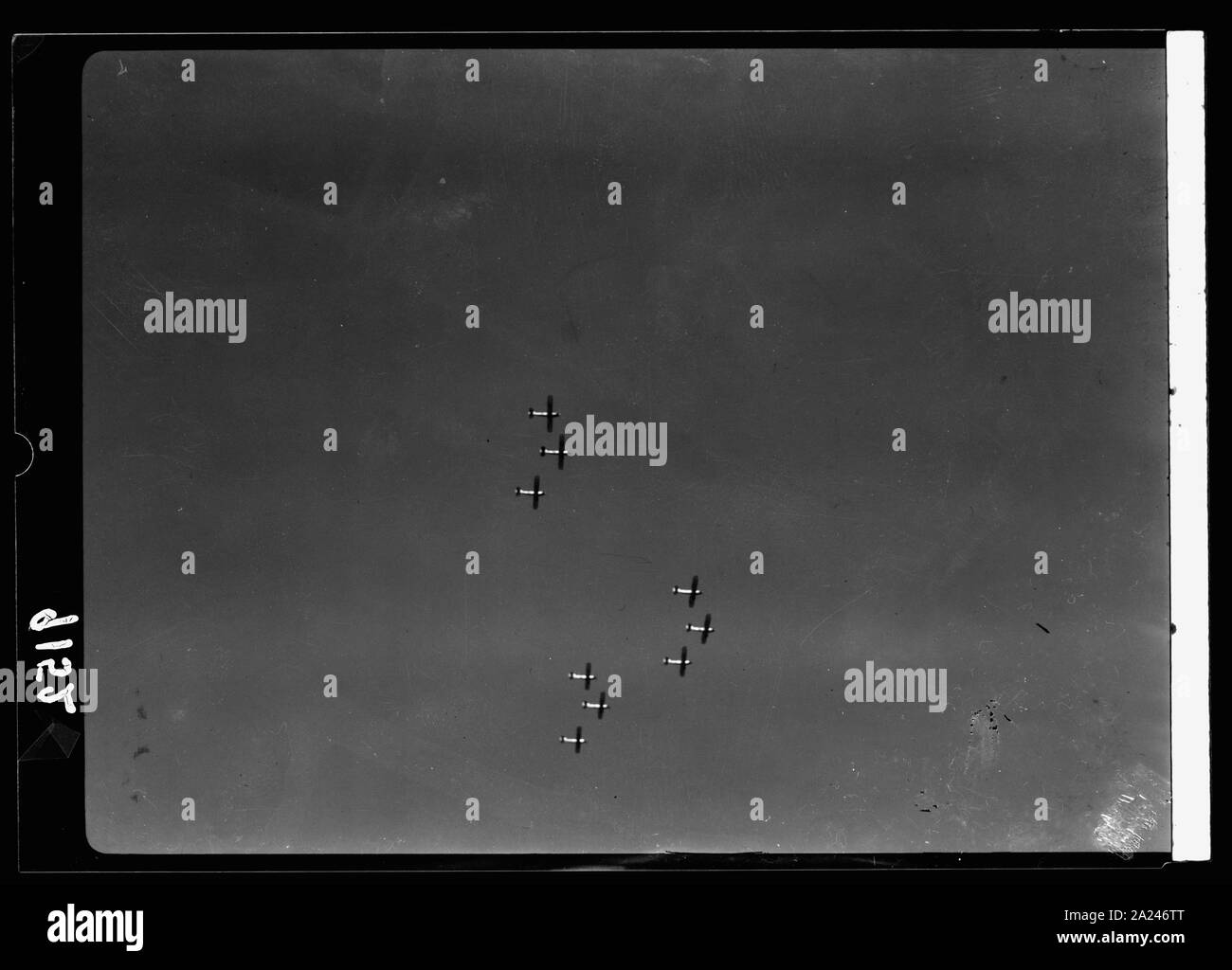 Les perturbations de la Palestine de 1936. Neuf avions RAF flying overhead dans le formulaire Banque D'Images