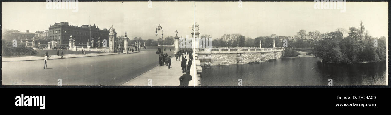 Vue panoramique sur le palais de Buckingham et l'entrée au Green Park, Londres ; Banque D'Images