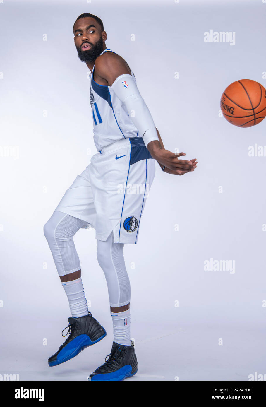 Sept 30, 2019 : Dallas Mavericks guard Tim Hardaway Jr # 11 pose au cours de la Journée des médias des Dallas Mavericks a tenu à l'American Airlines Center à Dallas, TX Banque D'Images