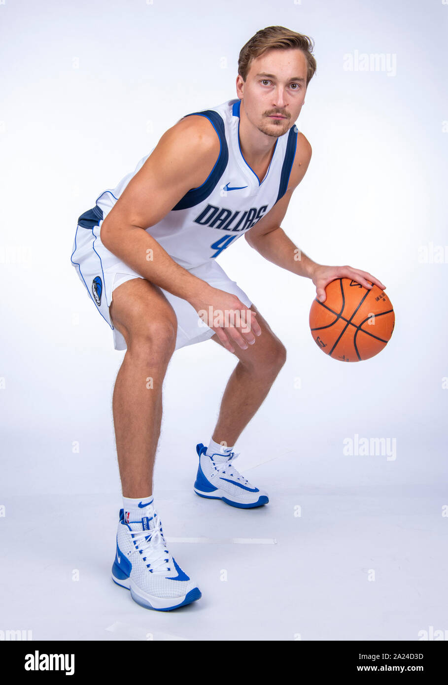 Sept 30, 2019 : Dallas Mavericks guard Ryan Broekhoff # 45 pose au cours de la Journée des médias des Dallas Mavericks a tenu à l'American Airlines Center à Dallas, TX Banque D'Images