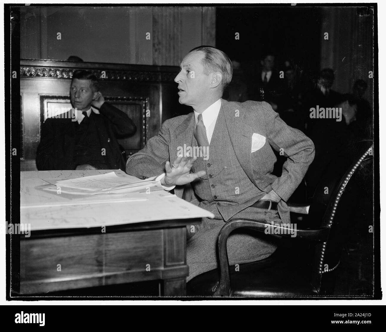 Paiement des bonus des soldats en partie responsable de l'activité actuelle de récession. Washington, D.C., le 4 janvier. Comparaissant devant le Comité sénatorial spécial sur le chômage, Federal Reserve Board Président Eccles a déclaré aujourd'hui que le paiement de la prime des soldats en 1936 a contribué à créer des distorsions de prix qui a poussé la récupération hors de l'équilibre et conduit vers l'actuelle récession d'affaires, 1/4/38 Banque D'Images