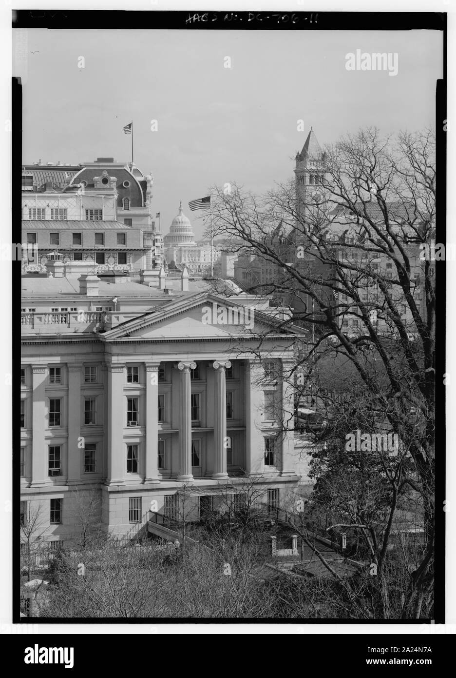 PENNSYLVANIA AVENUE DU TOIT DE LA MAISON BLANCHE. ; 11. Vue TÉLÉOBJECTIF SUD-EST SUR PENNSYLVANIA AVENUE DU TOIT DE LA MAISON BLANCHE. - Pennsylvania Avenue, Washington, District of Columbia, DC ; Banque D'Images
