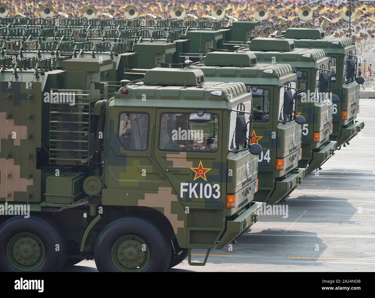 Beijing, Chine. 1 octobre, 2019. Une formation de radars d'alerte précoce prend part à un grand défilé militaire célébrant le 70e anniversaire de la fondation de la République populaire de Chine à Beijing, capitale de Chine, le 1er octobre 2019. Credit : Xing Guangli/Xinhua/Alamy Live News Banque D'Images