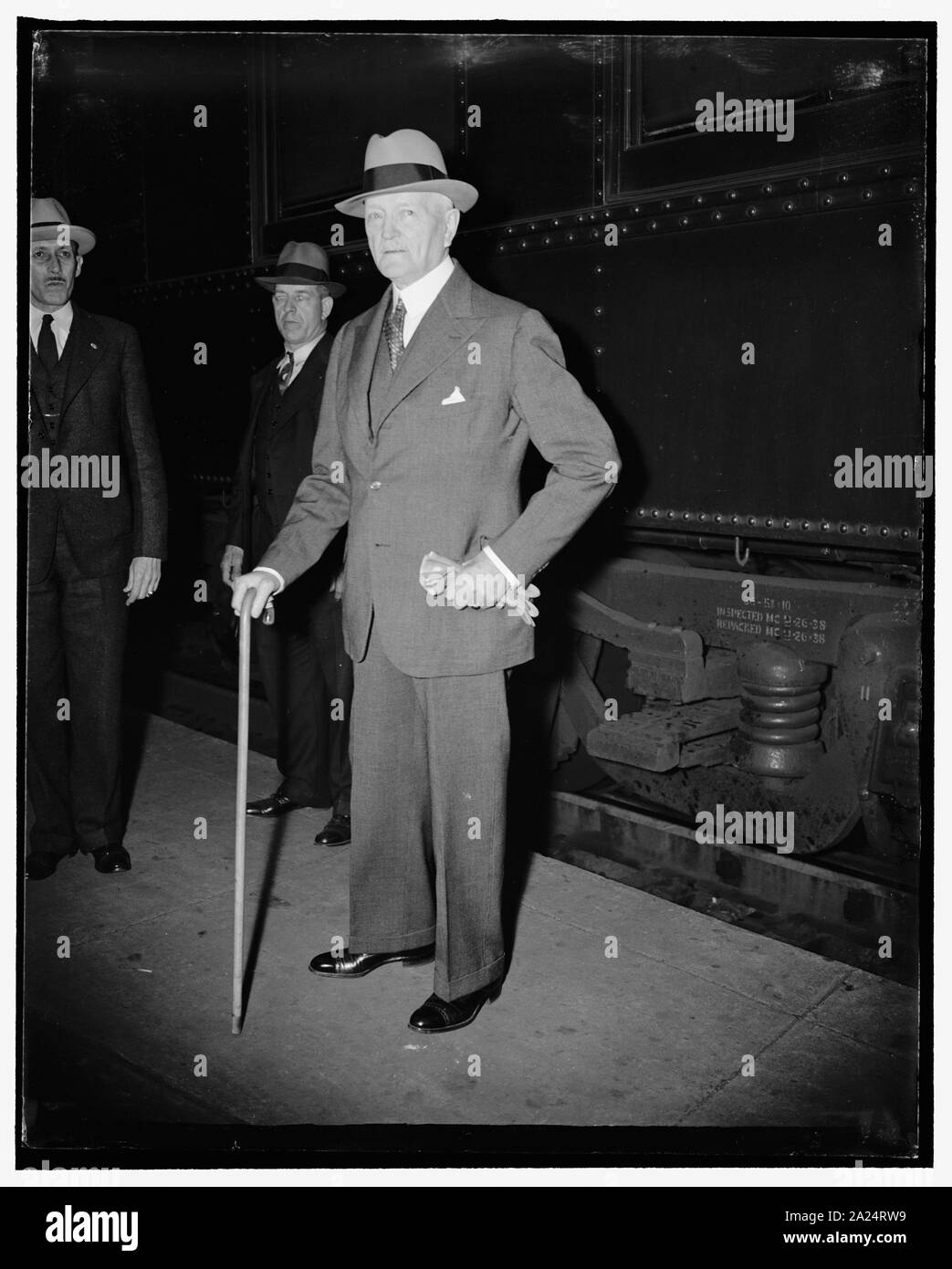 Pershing arrive à Washington. Washington, D.C., le 25 avril. Le général John Pershing, photographiés à l'Union Station aujourd'hui après son arrivée sous forme de New York. Le général est à Washington pour un repos bien mérité, il s'attend à demeurer à l'hôpital Walter Reed pendant quelques semaines, 4/25/38 Banque D'Images