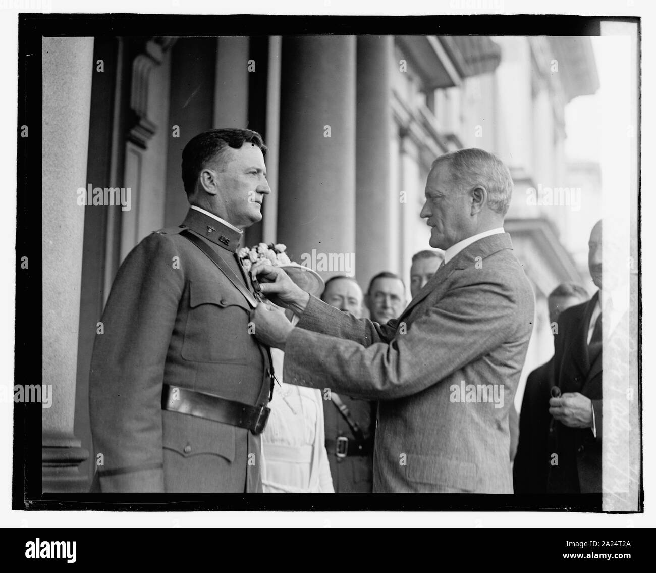Le colonel décoration Pershing Roft T. Oliver, 7/28/22 Banque D'Images