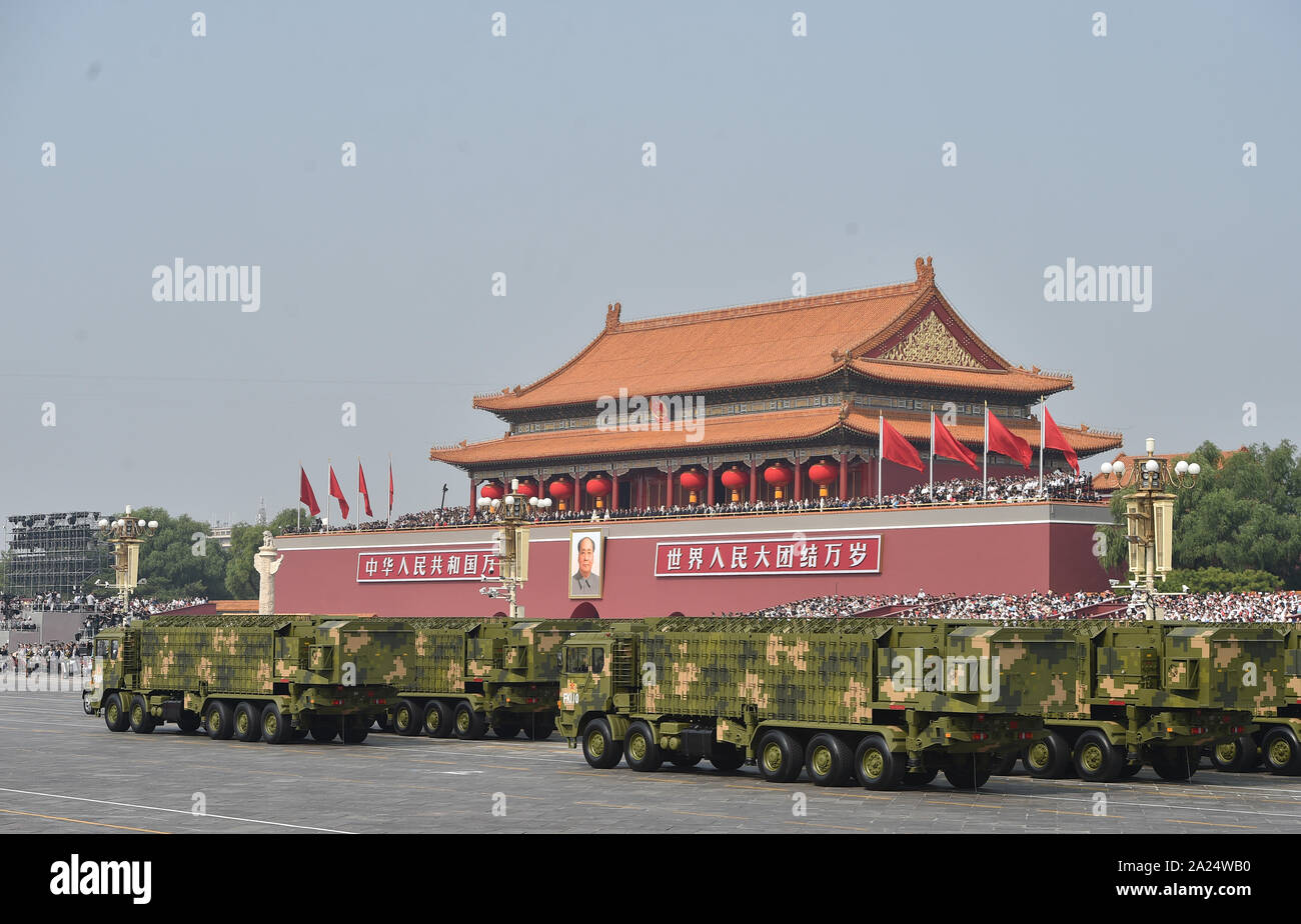 Beijing, Chine. 1 octobre, 2019. La formation de radars d'alerte précoce prend part à un défilé militaire célébrant le 70e anniversaire de la fondation de la République populaire de Chine (RPC) à Beijing, capitale de Chine, le 1er octobre 2019. Credit : Xu Chang/Xinhua/Alamy Live News Banque D'Images