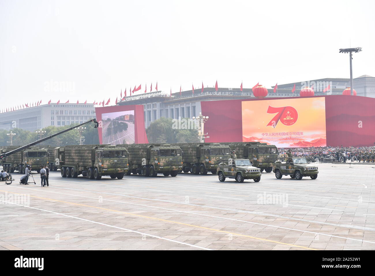 Beijing, Chine. 1 octobre, 2019. Une formation de radars d'alerte précoce prend part à un défilé militaire au cours des célébrations marquant le 70e anniversaire de la fondation de la République populaire de Chine (RPC) à la place Tian'anmen à Beijing, capitale de Chine, le 1er octobre 2019. Crédit : Li Ga/Xinhua/Alamy Live News Banque D'Images