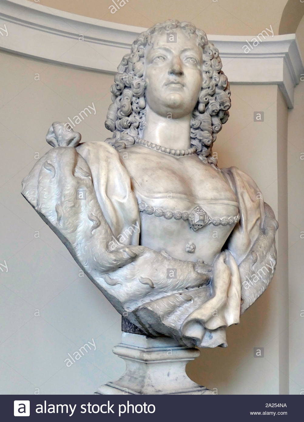 Buste en marbre d'Anne d'Autriche (1601 - 1666), une princesse espagnole de la maison de Habsbourg, reine de France et épouse de Louis XIII. Elle devient régent pour leur fils, Louis XIV.. Sculpté par Rzezbiarz Gilles Guerin (1635-1640. Banque D'Images
