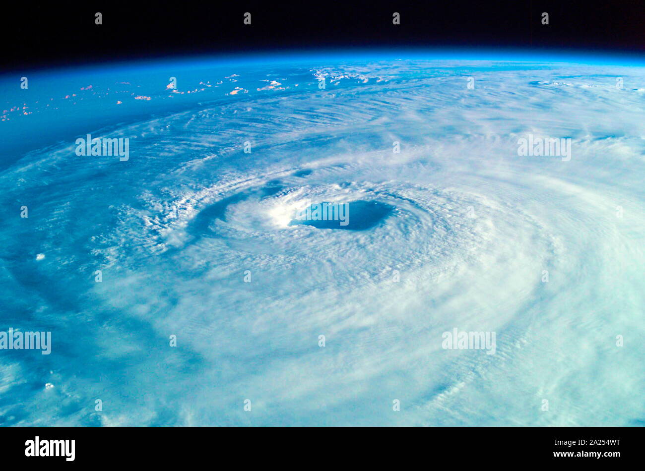 L'ouragan Isabel à partir de l'espace en 2003. L'ouragan Isabel a été la plus meurtrière, la plus coûteuse, et l'ouragan le plus dans la saison des ouragans dans l'Atlantique 2003 Banque D'Images
