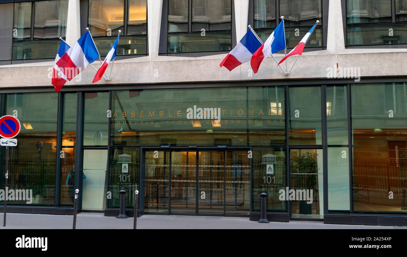 Le siège officiel de l'Assemblée nationale française, bâtiments : l'Immeuble Chaban-Delmas, sur la rue de l'Université. L'Assemblée nationale (en français : Assemblée nationale, est la chambre basse du parlement bicaméral de la France sous la Cinquième République. Banque D'Images