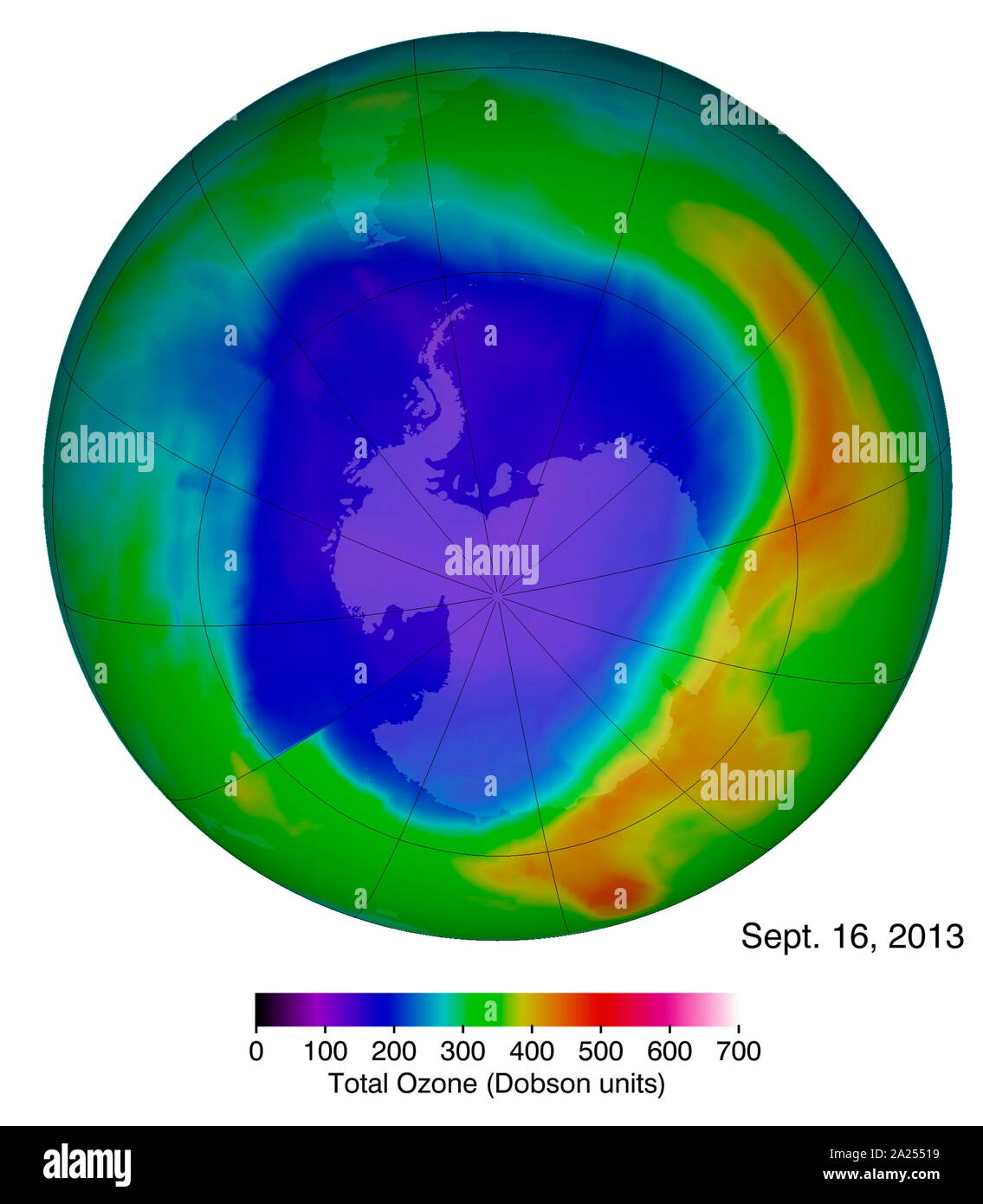 Trou d'ozone antarctique sur Septembre 2013 16. les concentrations d'ozone à ce jour, comme indiqué en bleu, et ont été capturés par l'OMI d'instrument sur l'Aura satellite.&# 13 ;&# 10 ; Banque D'Images