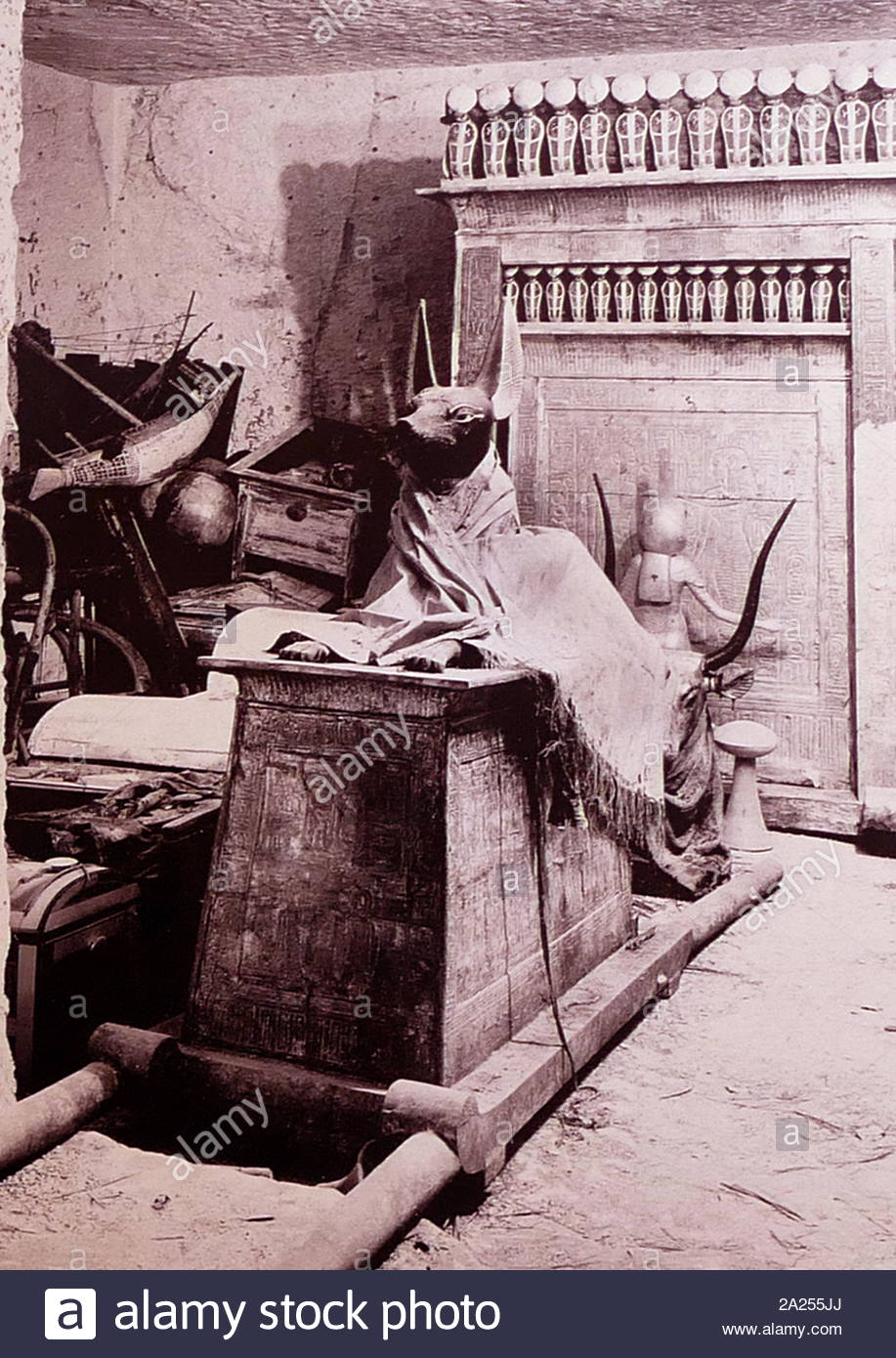 Treasures photographié dans la tombe du jeune pharaon Toutankhamon dans la Vallée des Rois. Le tombeau a été découvert en 1922 par l'égyptologue anglais Howard Carter (employés par Lord Carnarvon) Banque D'Images