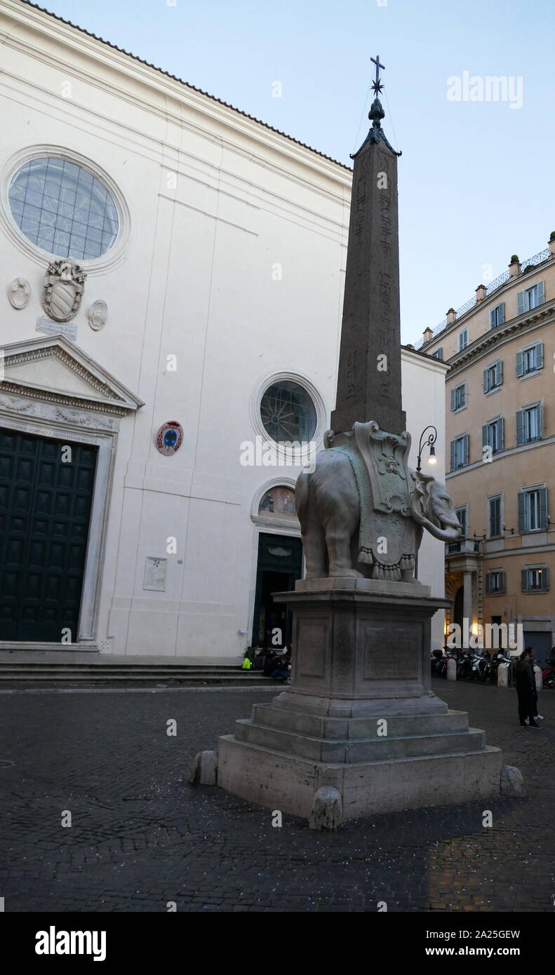 Obélisque d'éléphants dans la Piazza della Minerva, Rome Banque D'Images