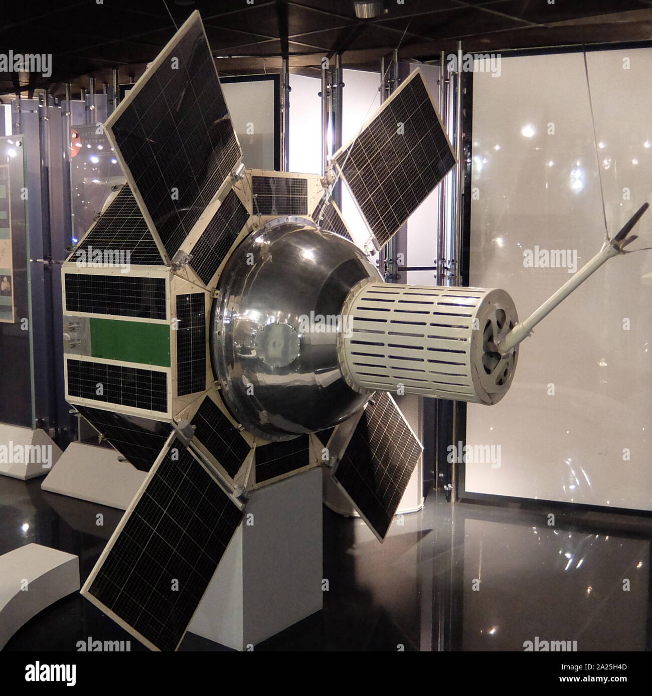 La masse du véhicule par satellite Kosmos-97 Banque D'Images