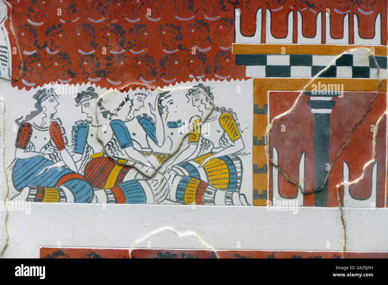 Reproduction d'une fresque de Cnossos ('La Tribune') en plein air. À l'original daté de 1450 BC-1375BC ; du palais de Minos Banque D'Images