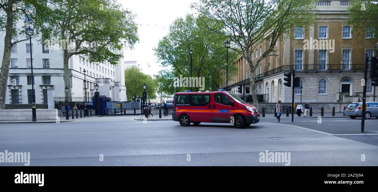 Van appartenant à la protection commande, au sein de la direction des activités de spécialiste de la London Metropolitan Police Service.[1] La commande est spécialisé dans la sécurité et de protection a deux branches : l'image et de protection Spécialiste (RaSP), offrant une protection à la famille royale, et parlementaire et la protection diplomatique (PADP), offrant une protection aux fonctionnaires du gouvernement et des diplomates. Banque D'Images