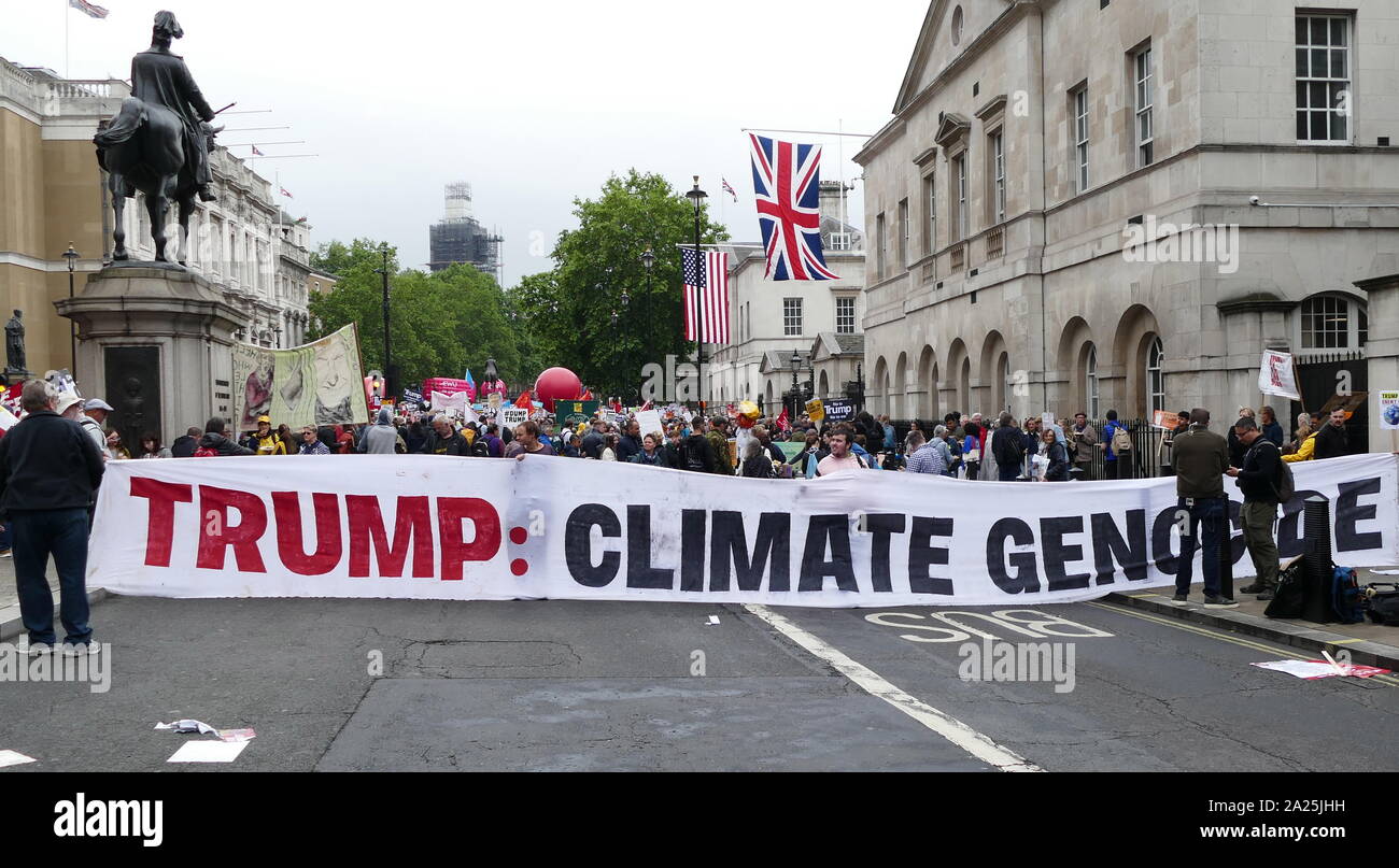 Manifestations à Whitehall et Trafalgar Square Londres durant la visite officielle du Président américain Donald Trump en Grande-Bretagne ; Juin 2019 Banque D'Images