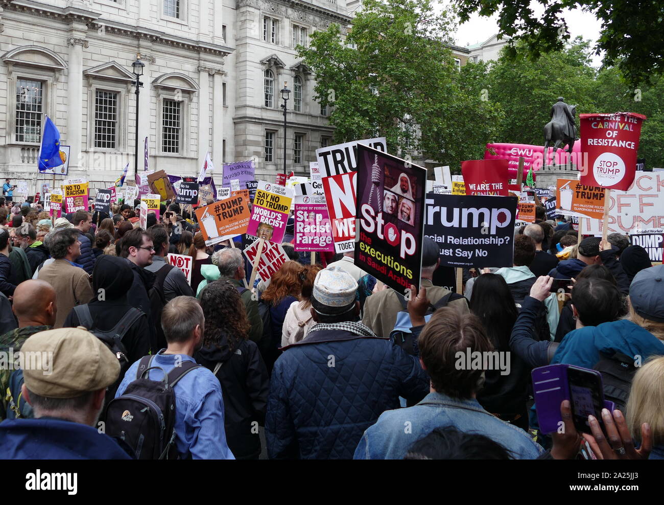 Manifestations à Whitehall et Trafalgar Square Londres durant la visite officielle du Président américain Donald Trump en Grande-Bretagne ; Juin 2019 Banque D'Images