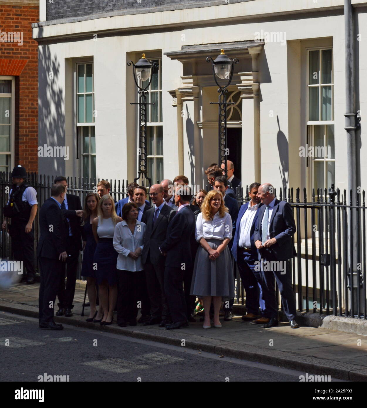 Dire adieu personnel à Downing Street à l'envoi et du premier ministre, theresa may ; 24 juillet 2019 Banque D'Images