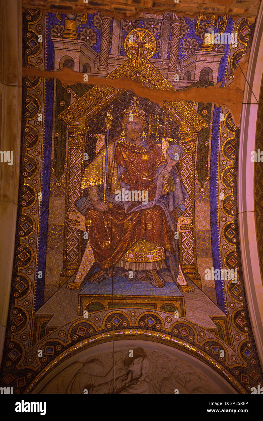 Mosaïque dans l'Église du Souvenir Kaiser Wilhelm (Gedachtniskirche) à Berlin. L'église originale sur le site web a été construit dans les années 1890. Il a été gravement endommagée par un bombardement en 1943. Le bâtiment actuel, qui est constitué d'une église avec un hall d'accueil et d'un beffroi séparé avec une chapelle, a été construite entre 1959 et 1963. La flèche de l'ancienne église a été conservé et son rez-de-chaussée a été transformée en salle du Souvenir. Banque D'Images