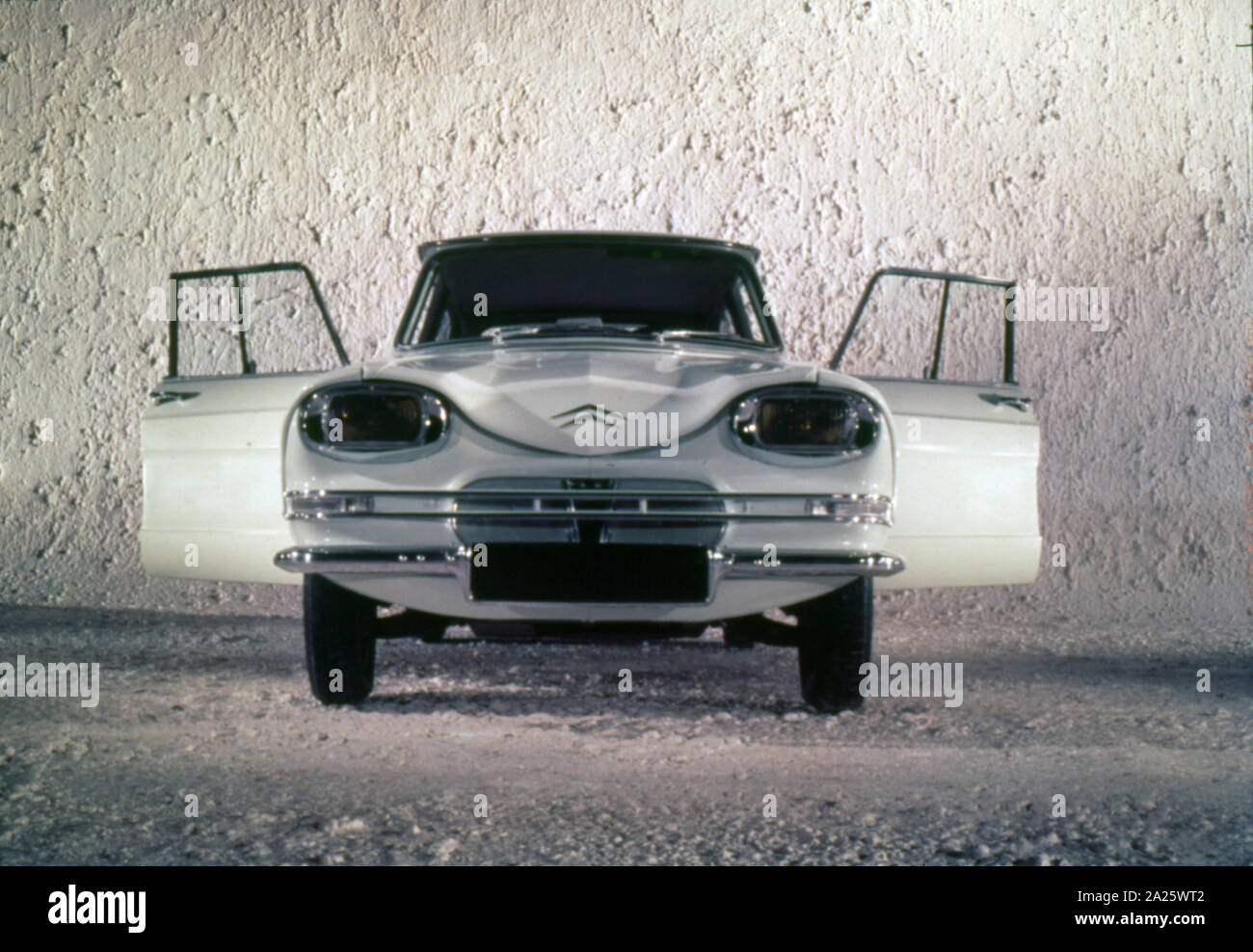 La Citroën Ami 6 est un quatre portes, break (B-segment), fabriqué et commercialisé par Citroën de 1961 à 1978. Parfois, il était la meilleure vente nouveau modèle de voiture en France Banque D'Images