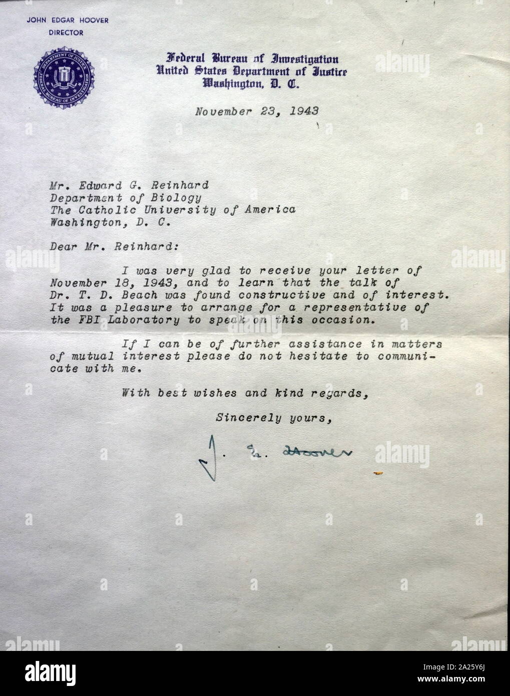 Lettre signée par J. Edgar Hoover avec le FBI à en-tête. John Edgar Hoover (1895-1972) le premier directeur du Federal Bureau of Investigation des États-Unis. Banque D'Images
