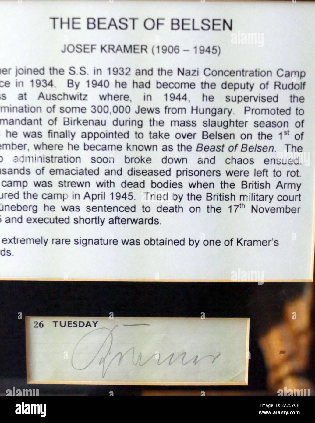 La signature de Josef Kramer. Josef Kramer (1906-1945) Le Commandant d'Auschwitz-Birkenau et du camp de concentration de Bergen-Belsen. Surnommé la bête de Belsen, c'était un célèbre criminel de guerre nazi. Banque D'Images