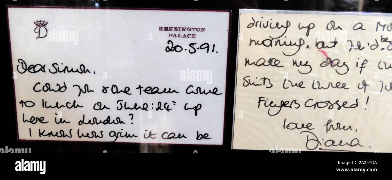 Note écrite et signée par la princesse Diana. Diana, princesse de Galles (1961-1997) était un membre de la famille royale britannique. Banque D'Images