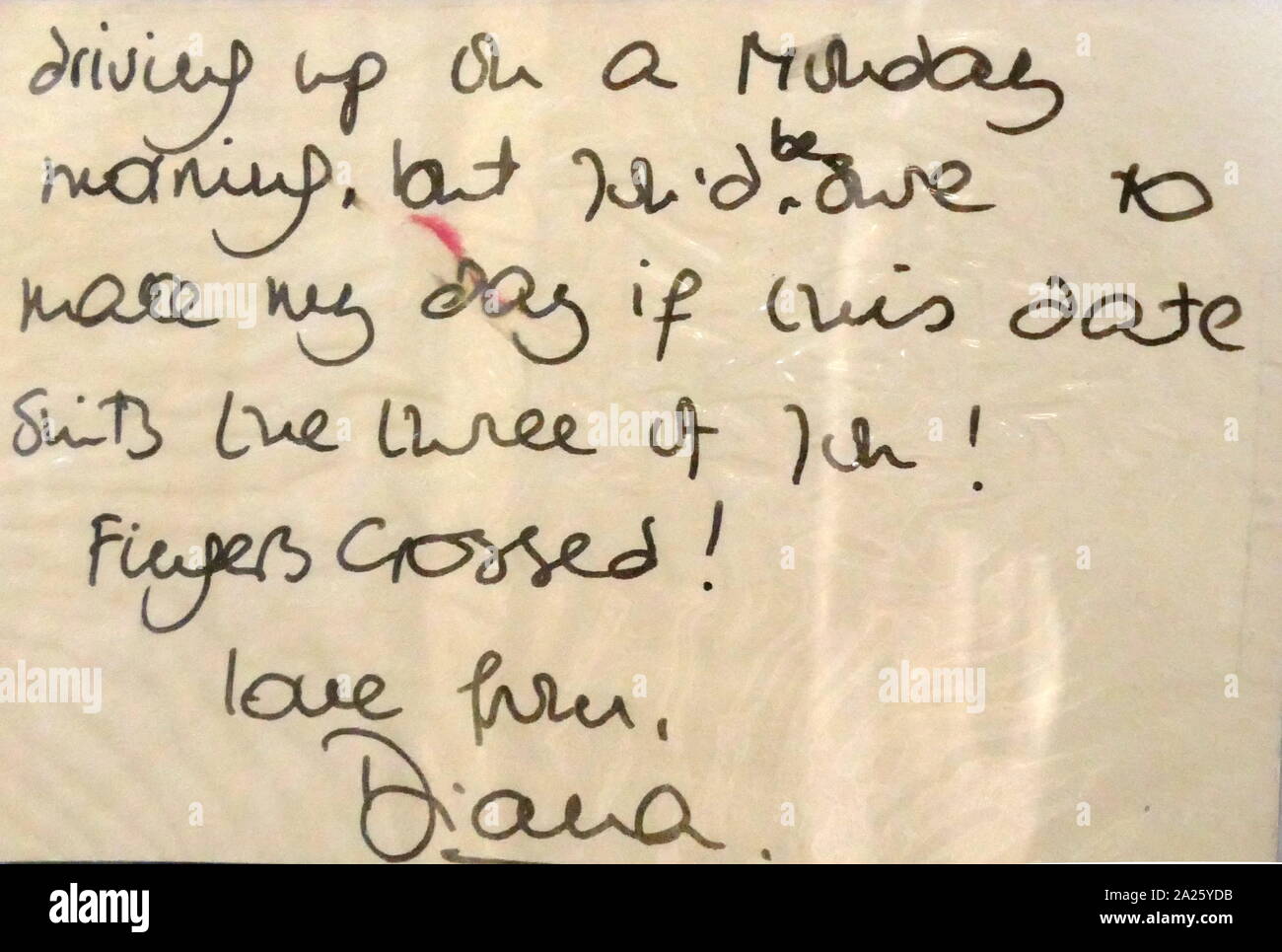 Note écrite et signée par la princesse Diana. Diana, princesse de Galles (1961-1997) était un membre de la famille royale britannique. Banque D'Images