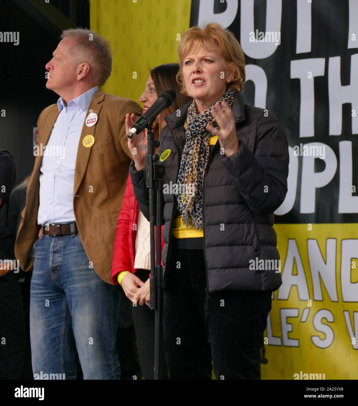 Anna Soubry, membre du Parlement, s'adressant au "vote du peuple' en mars la place du Parlement, Londres. Banque D'Images