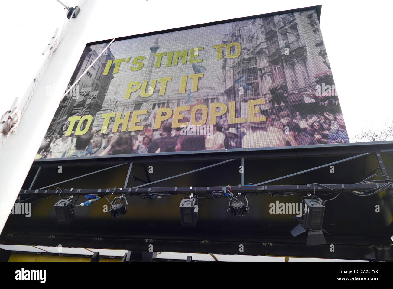 La "Voix" du peuple en mars la place du Parlement, Londres. Le vote du peuple mars a eu lieu à Londres le 23 mars 2019 dans le cadre d'une série de manifestations pour protester contre l'Brexit, appellent à un nouveau référendum, et demander au gouvernement britannique de révoquer l'article 50. Il a permis à la capitale des centaines de milliers de manifestants, ou plus d'un million de personnes selon les organisateurs. Banque D'Images