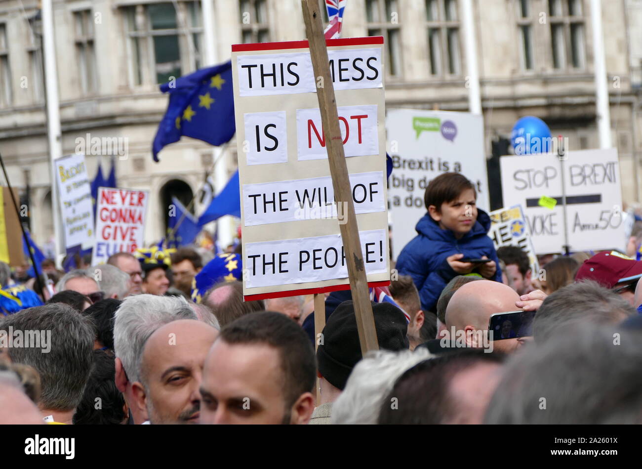 La "Voix" du peuple en mars la place du Parlement, Londres. Le vote du peuple mars a eu lieu à Londres le 23 mars 2019 dans le cadre d'une série de manifestations pour protester contre l'Brexit, appellent à un nouveau référendum, et demander au gouvernement britannique de révoquer l'article 50. Il a permis à la capitale des centaines de milliers de manifestants, ou plus d'un million de personnes selon les organisateurs. Banque D'Images