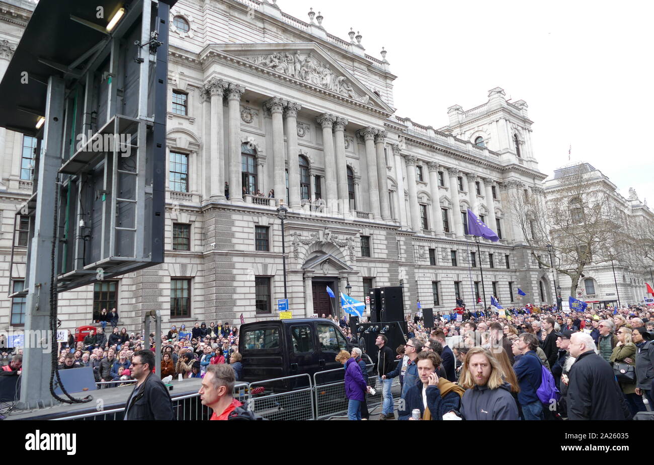 La "Voix" du peuple en mars la place du Parlement, Londres. Le vote du peuple mars a eu lieu à Londres le 23 mars 2019 dans le cadre d'une série de manifestations pour protester contre l'Brexit, appellent à un nouveau référendum, et demander au gouvernement britannique de révoquer l'article 50. Il a permis à la capitale des centaines de milliers de manifestants, ou plus d'un million de personnes selon les organisateurs. Banque D'Images