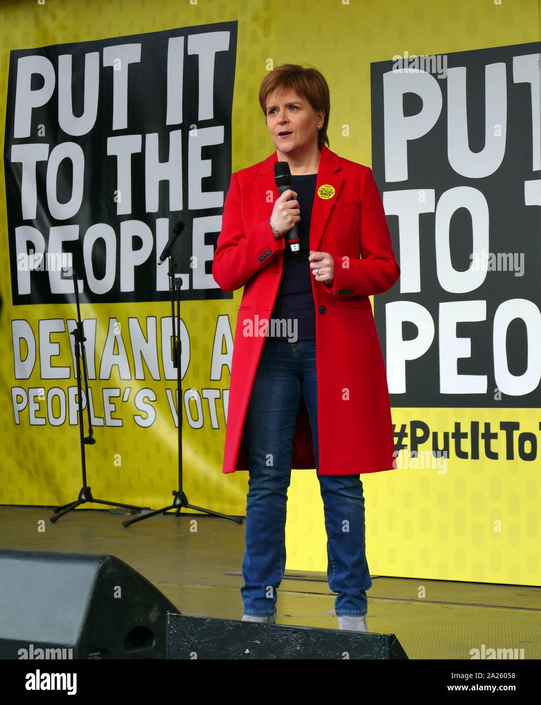 Nicola Sturgeon Ferguson, Premier Ministre de l'Écosse traite de la 'vote du peuple' en mars la place du Parlement, Londres. Le vote du peuple mars a eu lieu à Londres le 23 mars 2019 dans le cadre d'une série de manifestations pour protester contre l'Brexit, appellent à un nouveau référendum, et demander au gouvernement britannique de révoquer l'article 50. Il a permis à la capitale des centaines de milliers de manifestants, ou plus d'un million de personnes selon les organisateurs. Banque D'Images