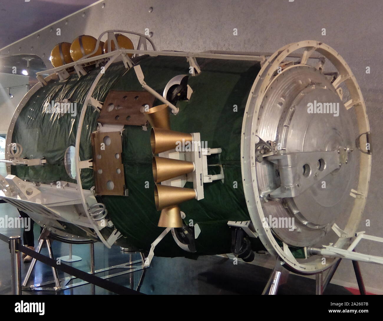 Le sas de la station Mir, qui a opéré en orbite terrestre basse de 1986 à 2001, géré par l'Union soviétique et plus tard par la Russie. Mir a été la première station spatiale modulaire et a été assemblé en orbite de 1986 à 1996. Il avait une masse plus que n'importe quel vaisseau spatial précédent Banque D'Images