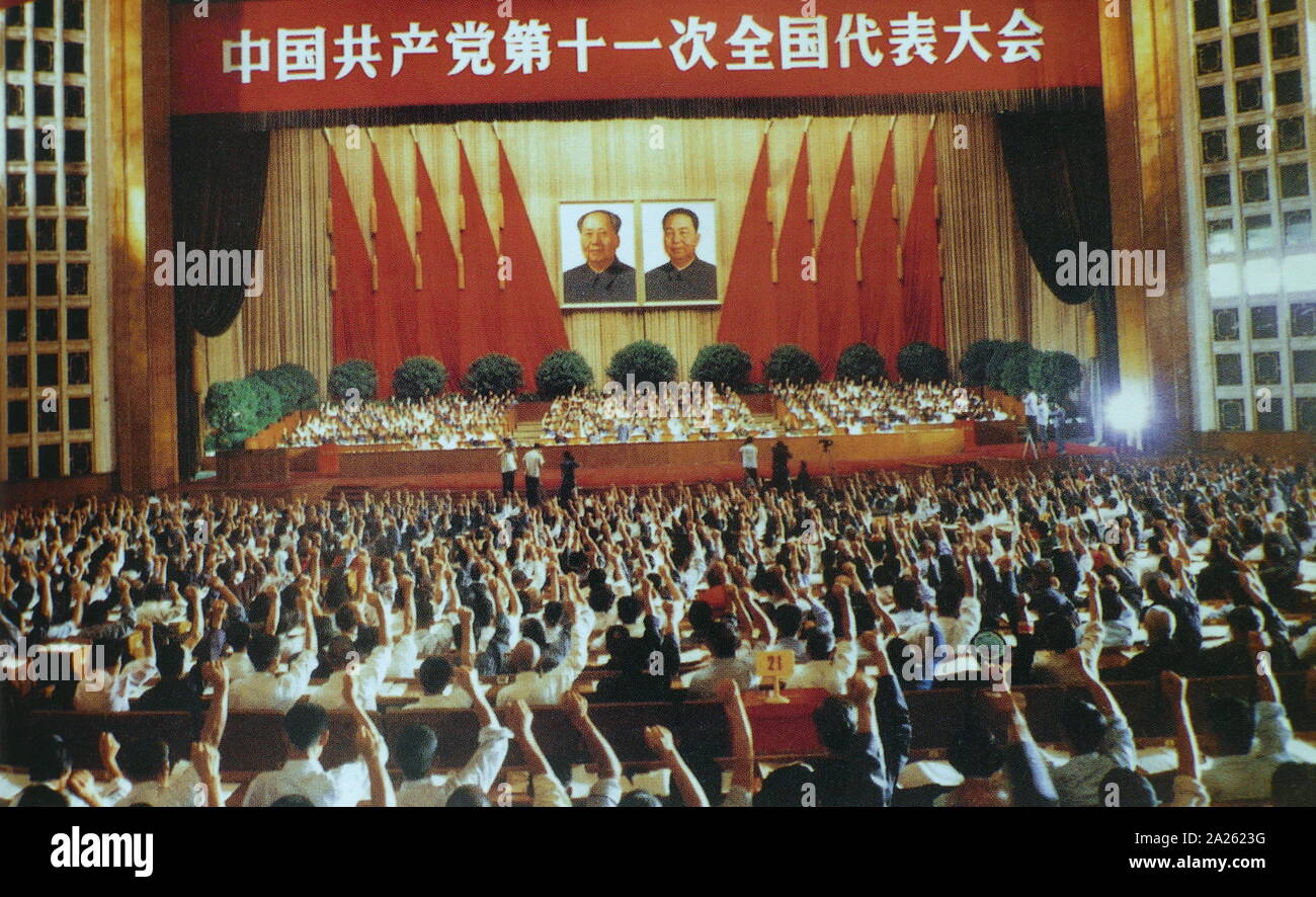 Hua Guofeng aborde le Congrès du Peuple à Beijing, en 1977. Hua Guofeng (1921 - 2008), était un homme politique chinois et le président du parti communiste de Chine et le Premier Ministre de la République populaire de Chine. Hua a tenu le haut offices du gouvernement, parti, et de l'armée après que le Premier Ministre Zhou et la mort du président Mao Banque D'Images
