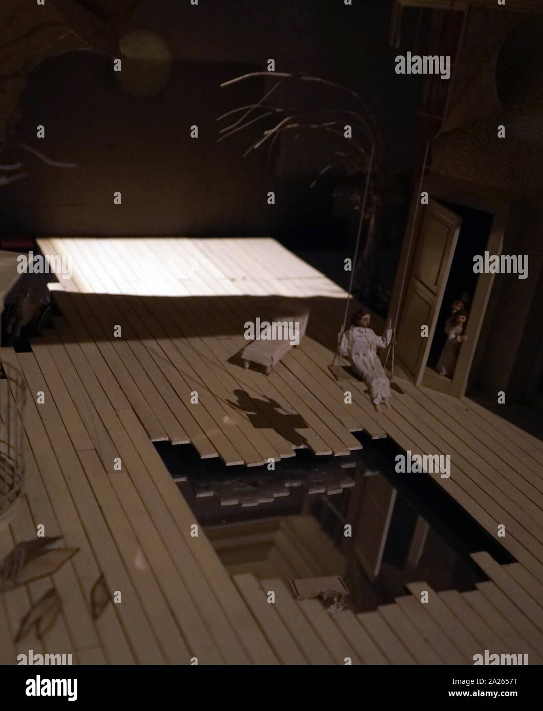 Modèle de conception de l'étape, pour 1983, l'English National Opera production de "Rusalka", un opéra ("conte lyrique') par Antonin Dvorak. République tchèque Le libretto a été écrit par le poète Jaroslav Kvapil (1868-1950) D'après les contes de Karel Jaromir Erben et Bozena Nemcova. Une rusalka est une image-objet de l'eau à partir de la mythologie slave, habituellement dans un lac ou une rivière. Banque D'Images